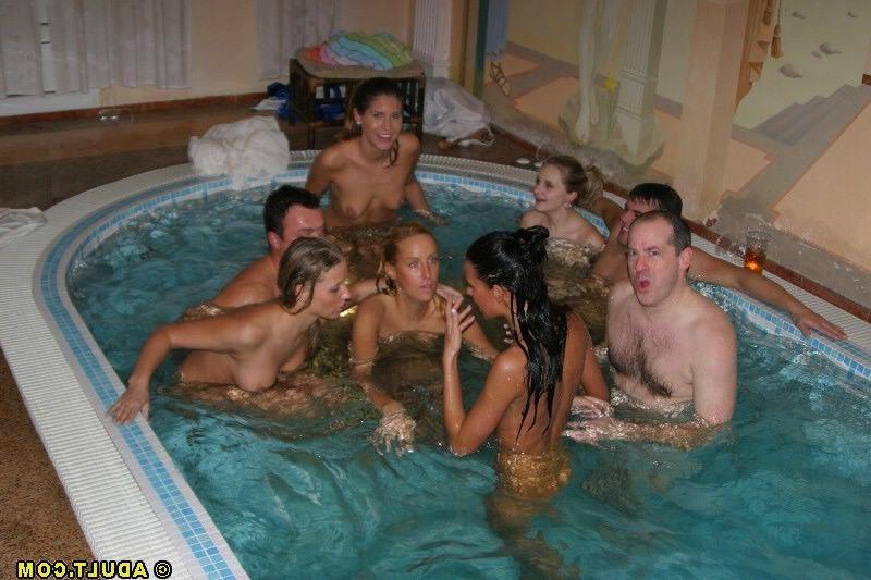 15P Drunk girls at pool get nasty for the boys