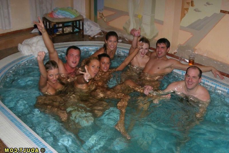 15P Drunk girls at pool get nasty for the boys