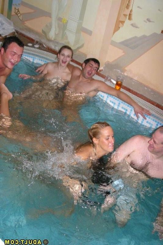 15P Drunk girls at pool get nasty for the boys