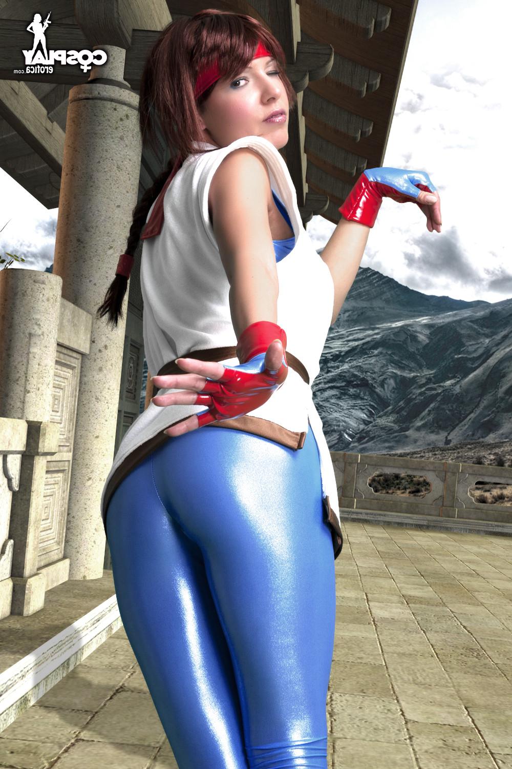 16P Street Fighter Yuri Cosplay with Mea Lee