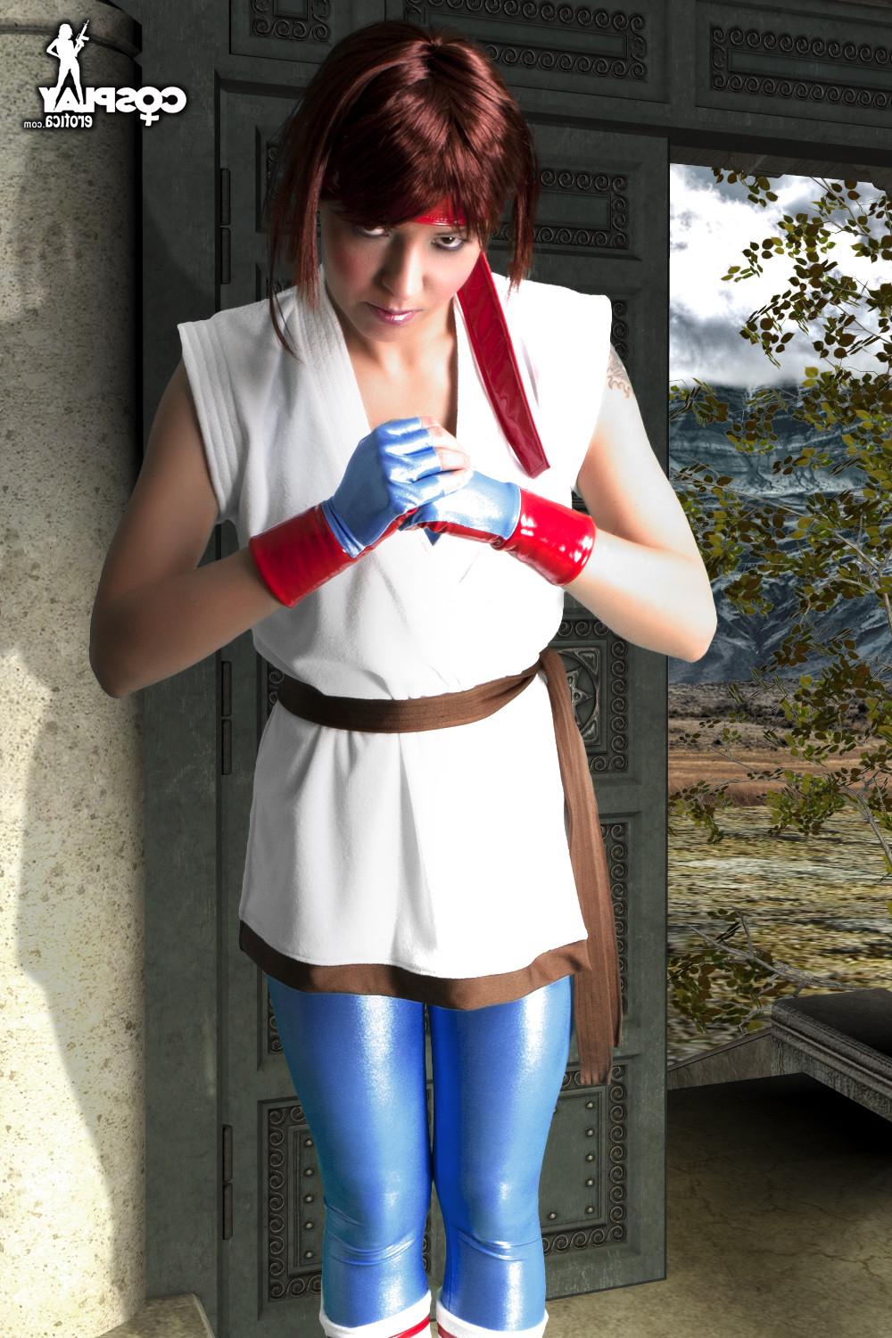 16P Street Fighter Yuri Cosplay with Mea Lee