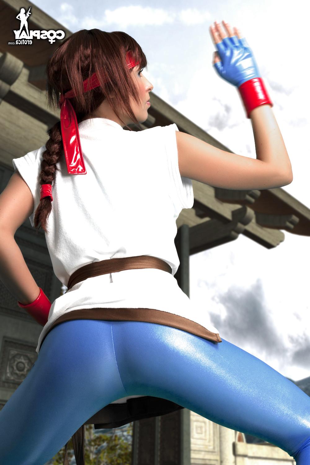 16P Street Fighter Yuri Cosplay with Mea Lee