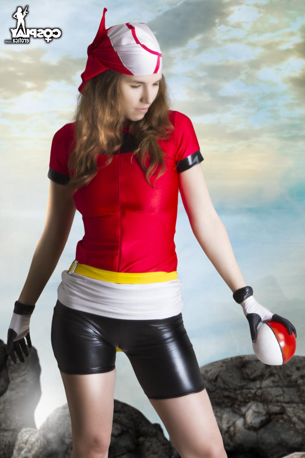 16P Pokemon Cosplay
