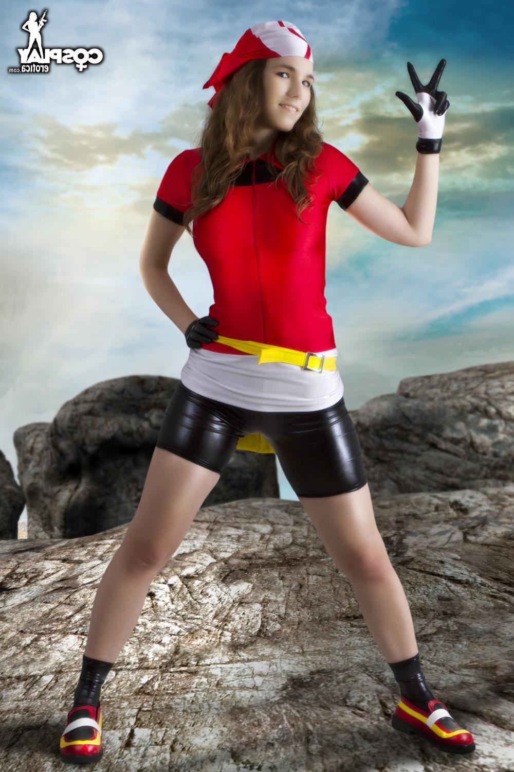 16P Pokemon Cosplay
