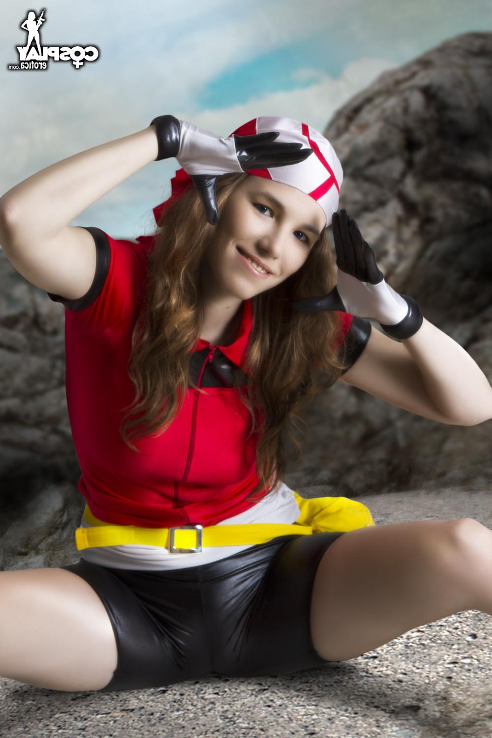 16P Pokemon Cosplay