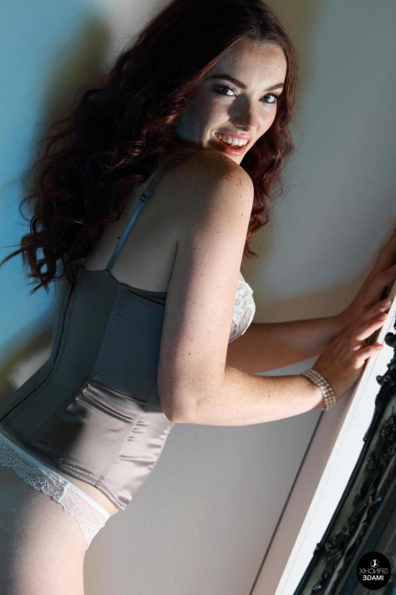 12P Seductive pale redhead in panties
