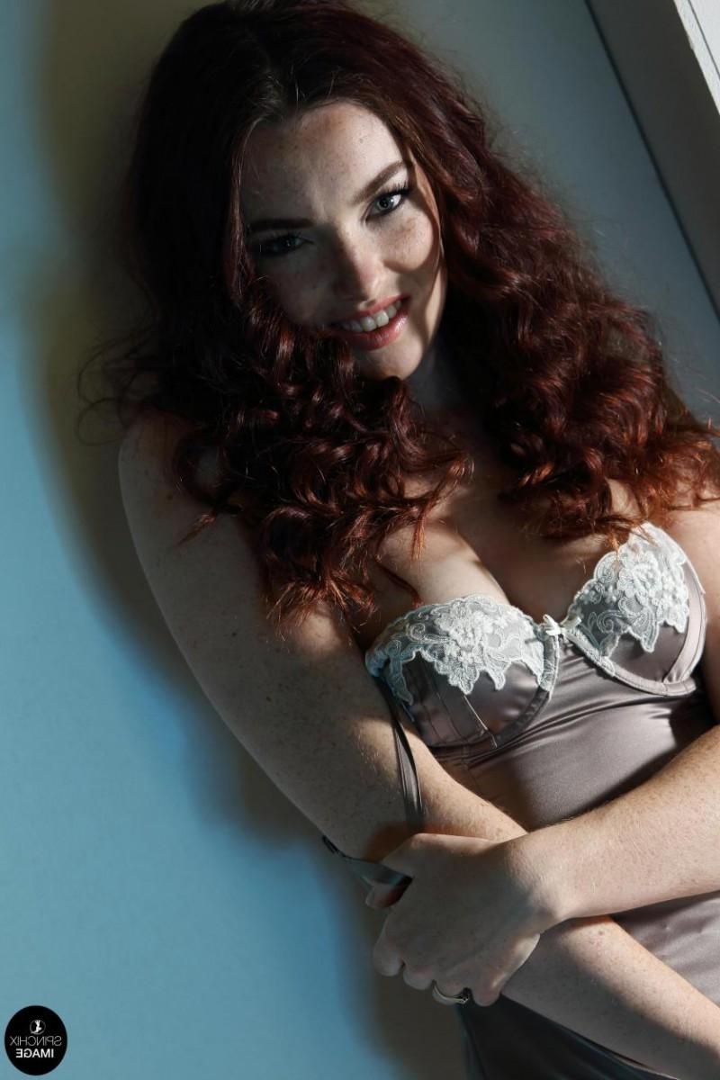 12P Seductive pale redhead in panties