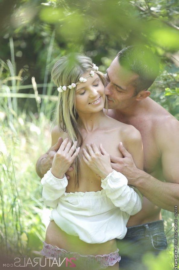 15P Natural Doris Ivy in outdoor hardcore with facials