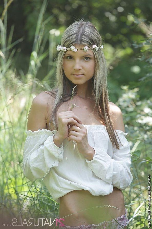 15P Natural Doris Ivy in outdoor hardcore with facials
