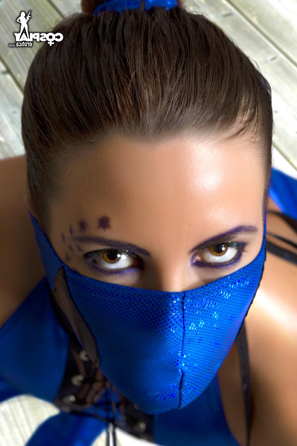 16P Mortal Combat Cosplay