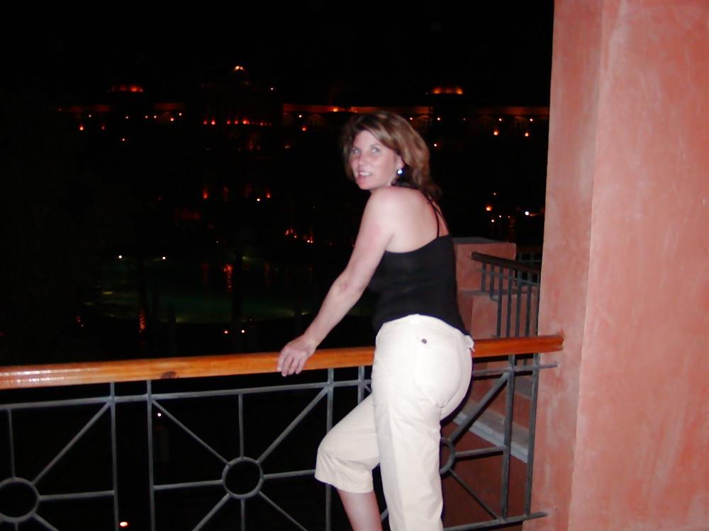25P BUSTY MILF EXPOSED