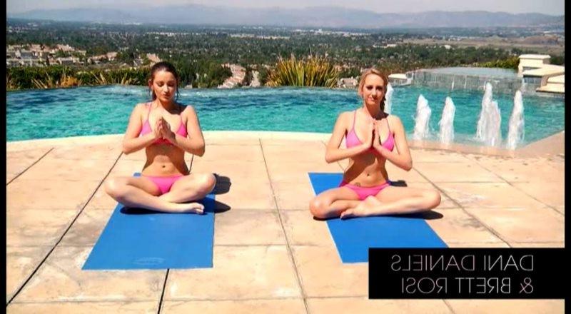 16P Brett Rossi licked after her outdoor work out