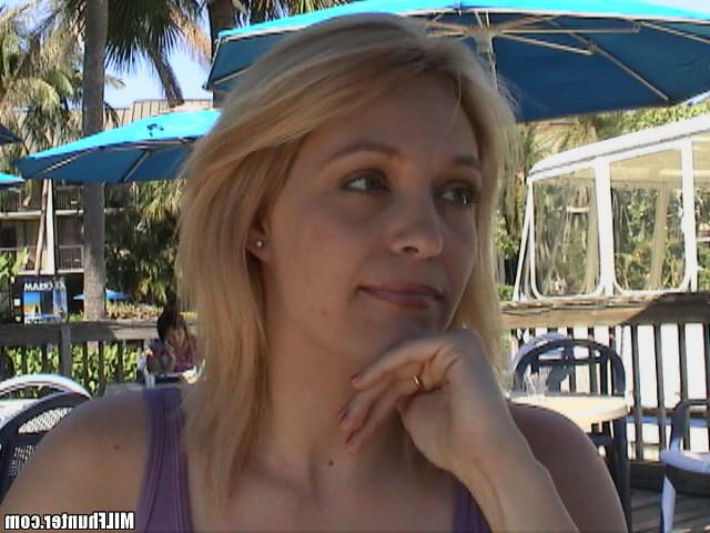 15P Sexy milf with a stacked body gets down and dirty on lunch break