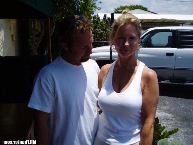 15P Gorgeous blonde milf getting drilled hard by cock