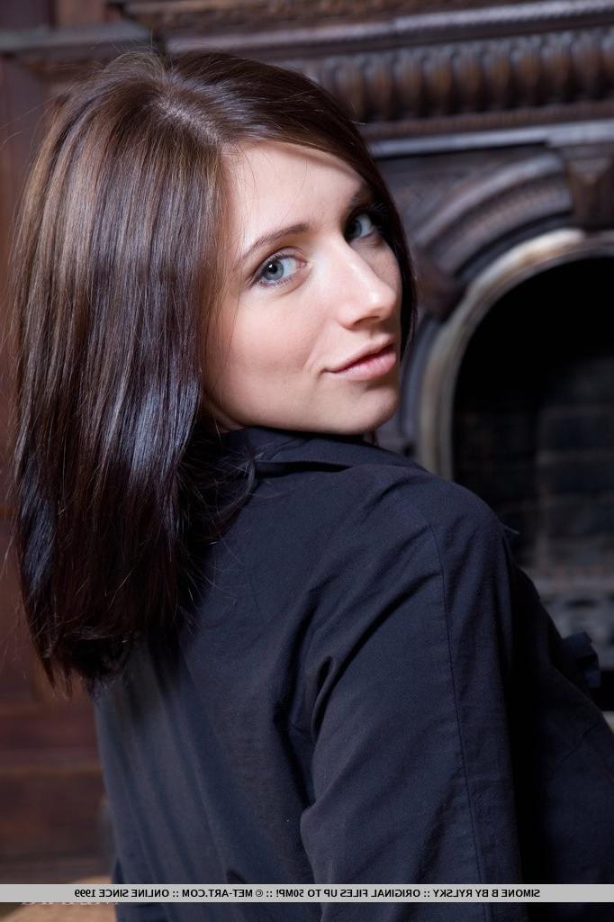 18P Beautiful slim erotic girl nude