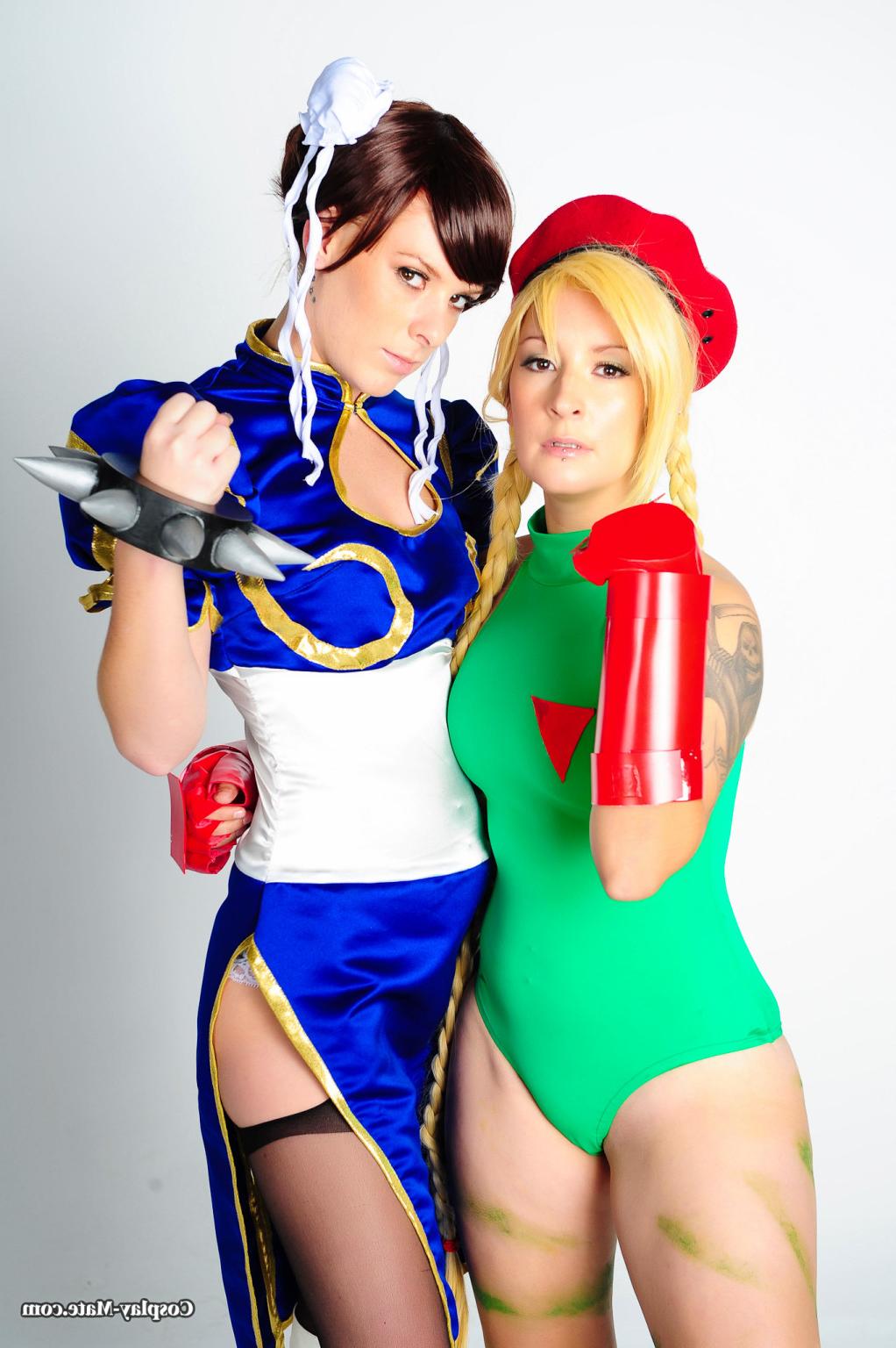 12P Cammy and ChunLi Cosplay