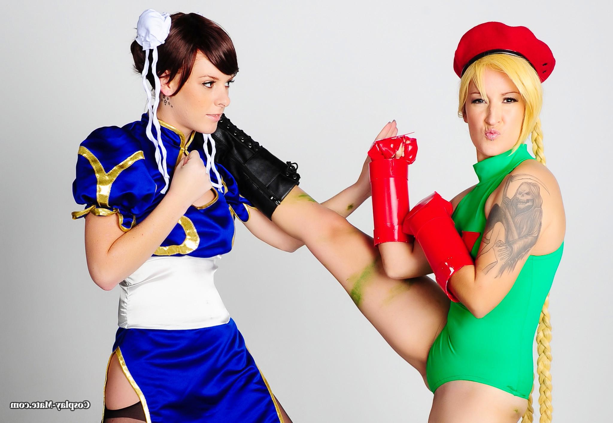 12P Cammy and ChunLi Cosplay