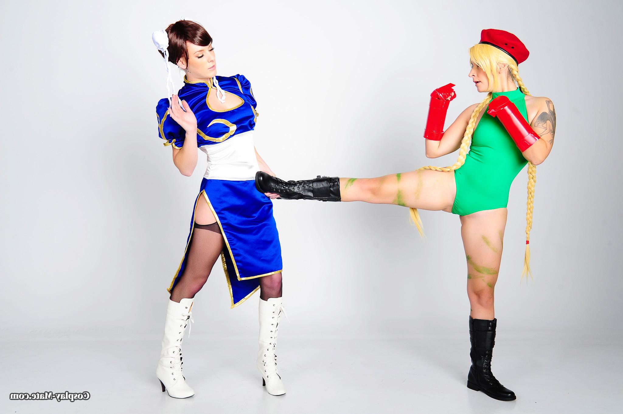 12P Cammy and ChunLi Cosplay