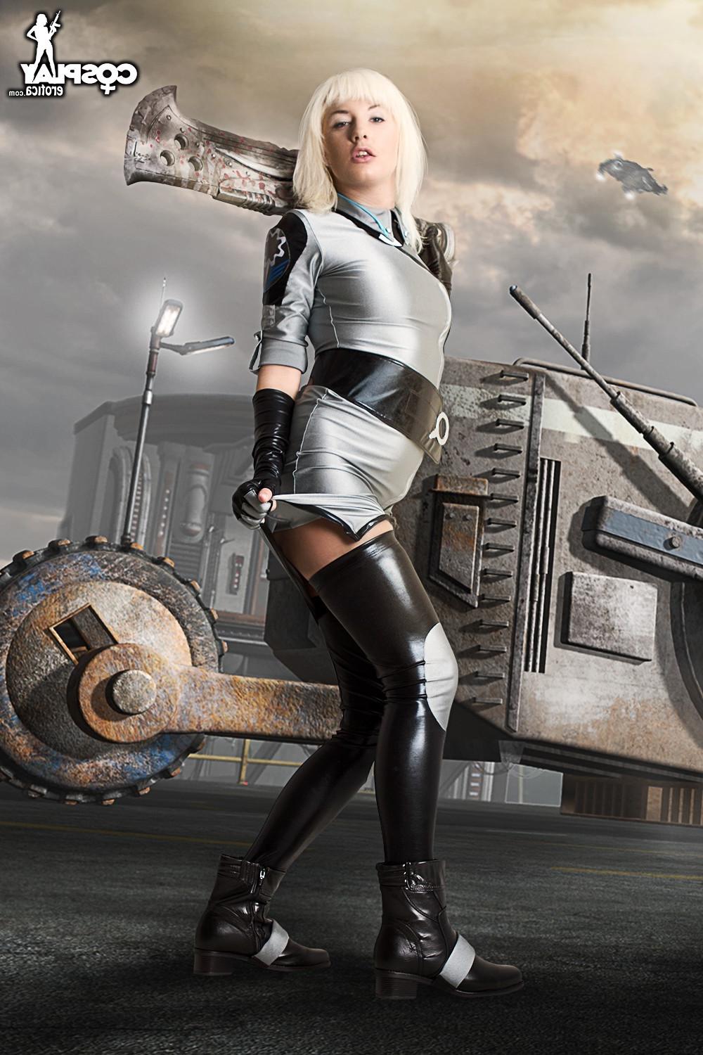 12P CosplayErotica  Anya Stroud Gears of war nude cosplay
