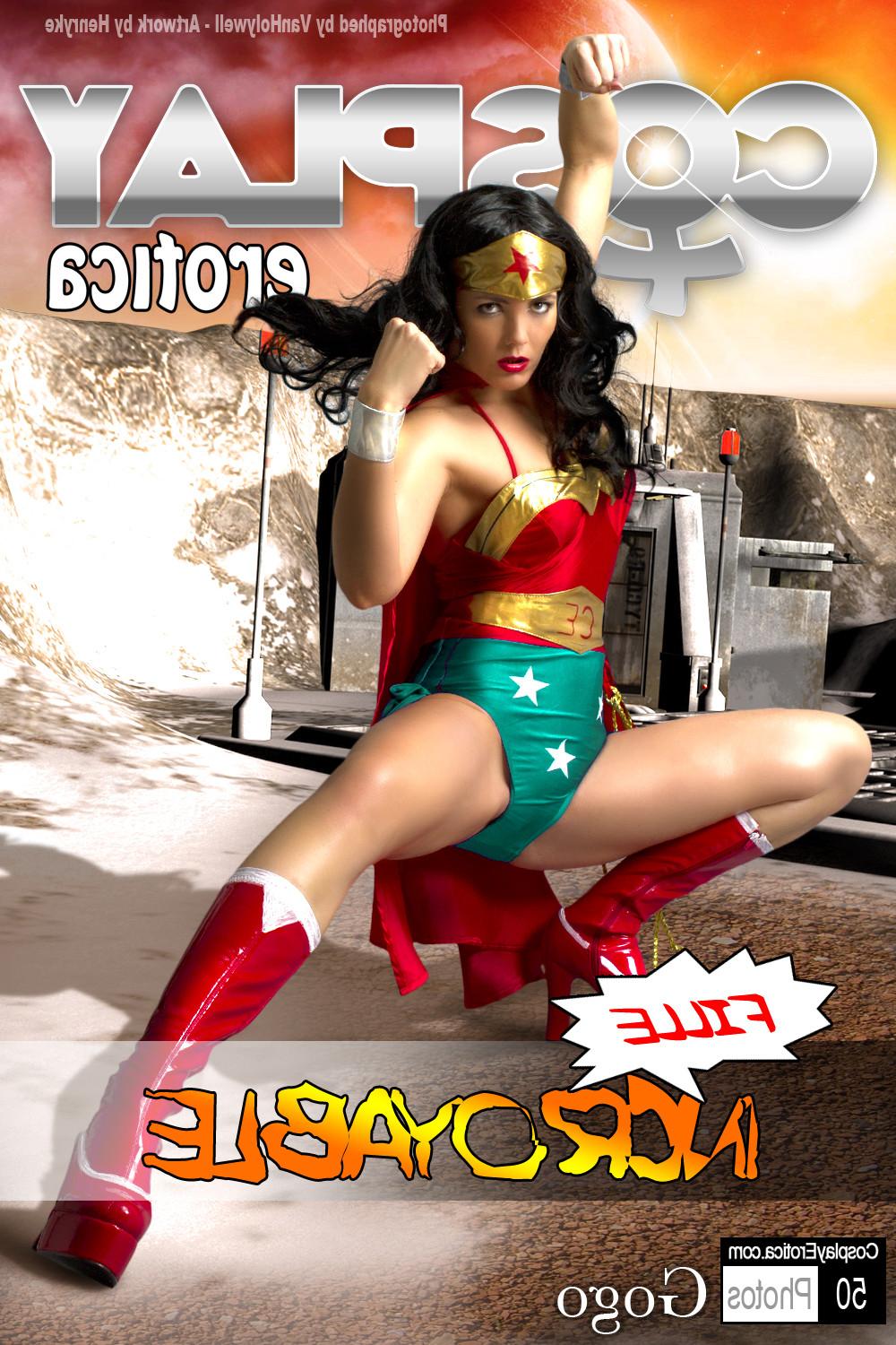 16P Wonder Woman Cosplay