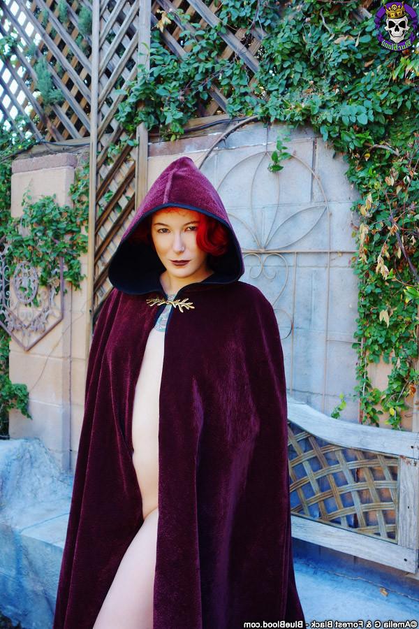 15P Magical pale redhead naked Cosplay in the garden