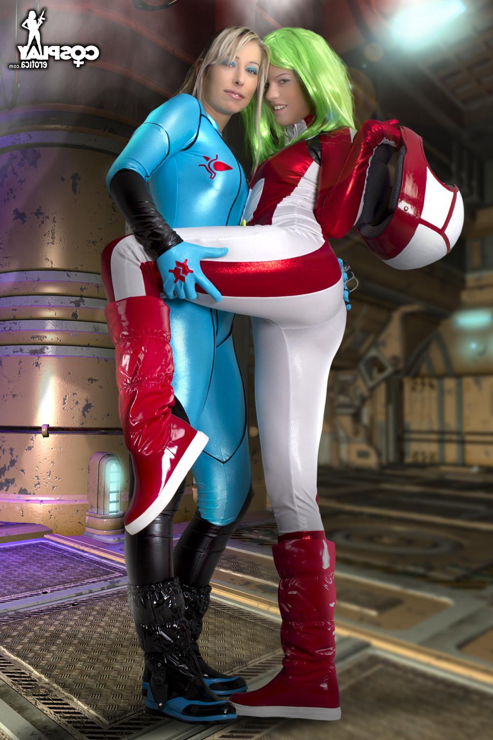 16P Metroid Cosplay with Sandy Bell