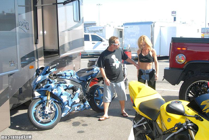 14P The hunter gets this hot rodeo babe to get down and dirty in her hot leather cha