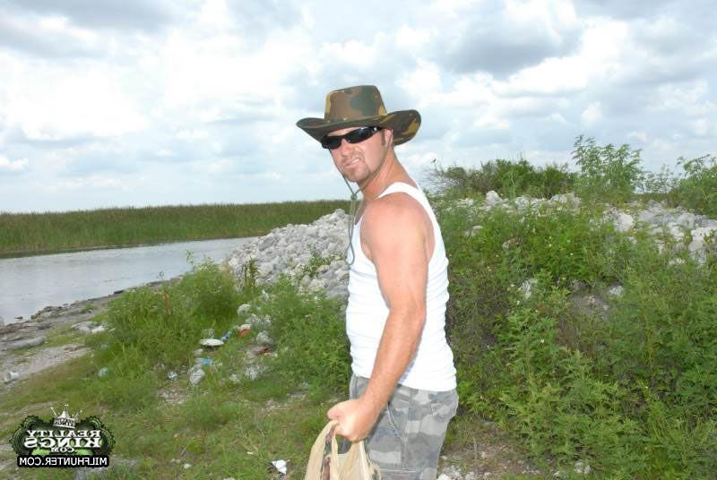 14P This hot milf is getin down and dirty in these hot airboat fuck pics
