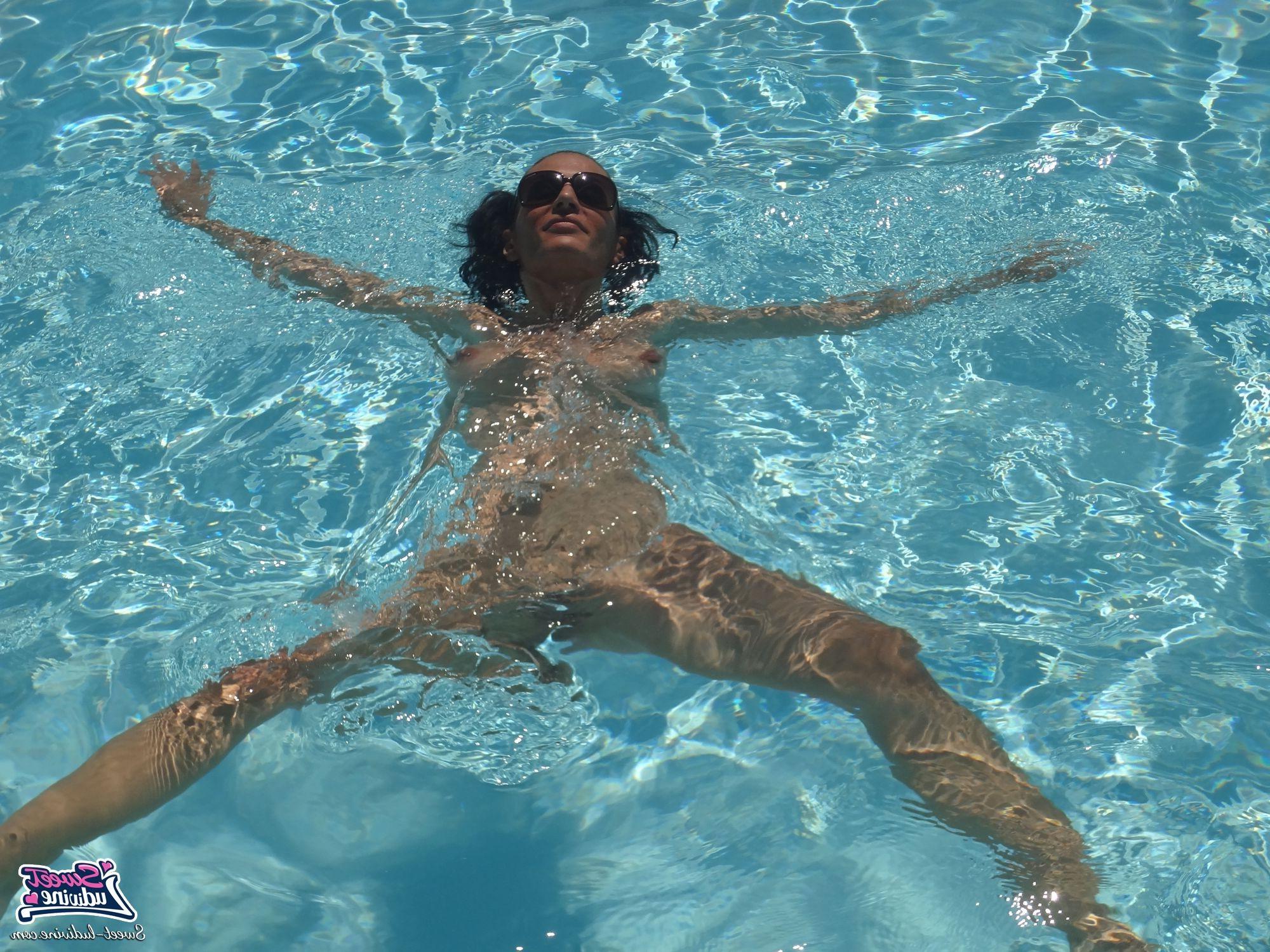 12P Naked pool babe porn