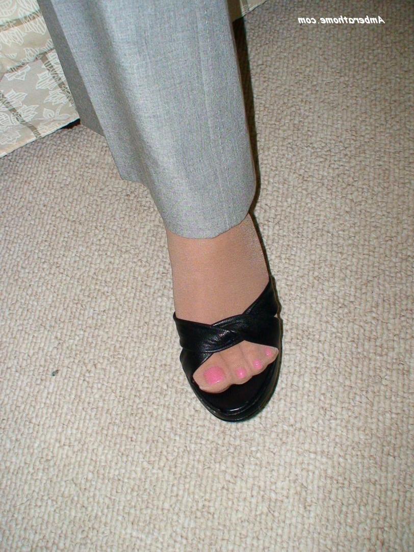 15P Amber gets a load of cum on her pantyhosed legs and ass after meeting up with Ja