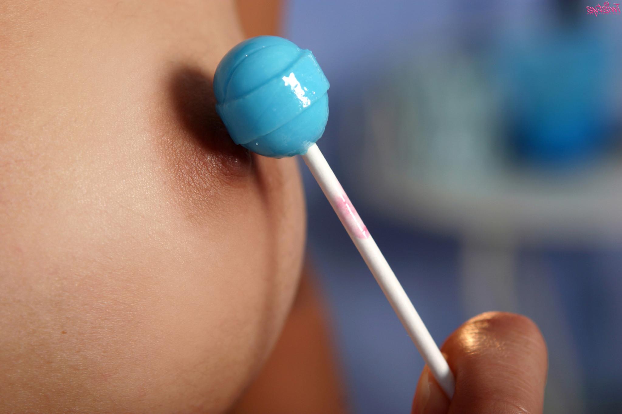18P Lizzy teases her audience with a lollipop then gets herself off with a vibrator
