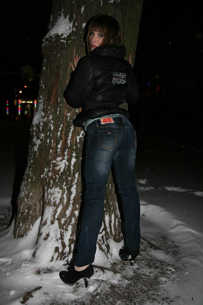 18P Babe in blue jeans gets ass fucked hard after teasing horny guy