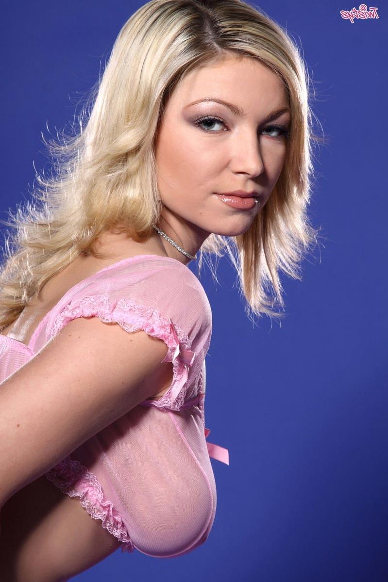 15P Hot horny blonde babe in pink