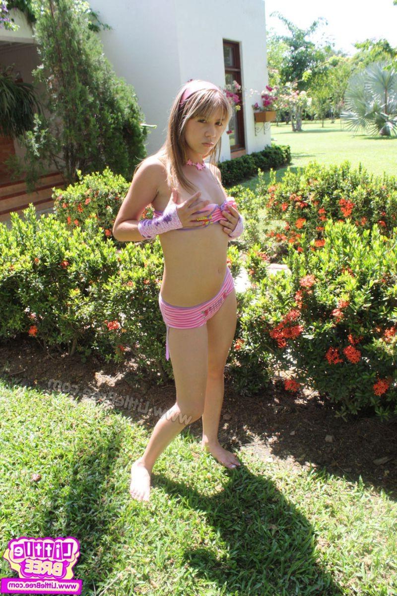 16P Sexy pornstar Little Bree up close and personal
