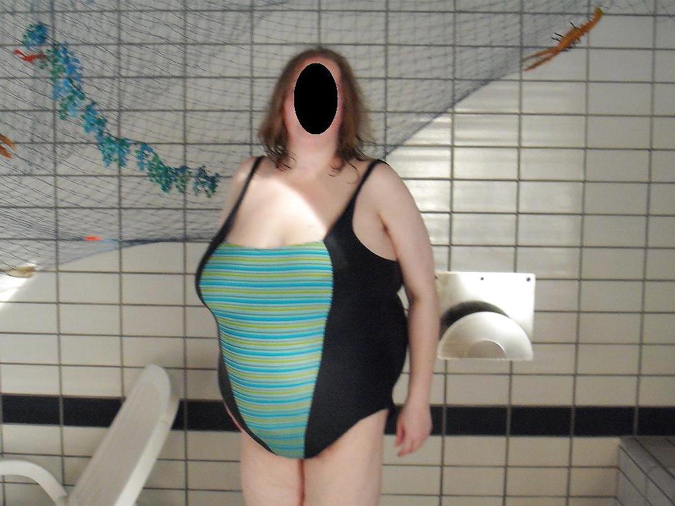 25P My wife in swimsuit 