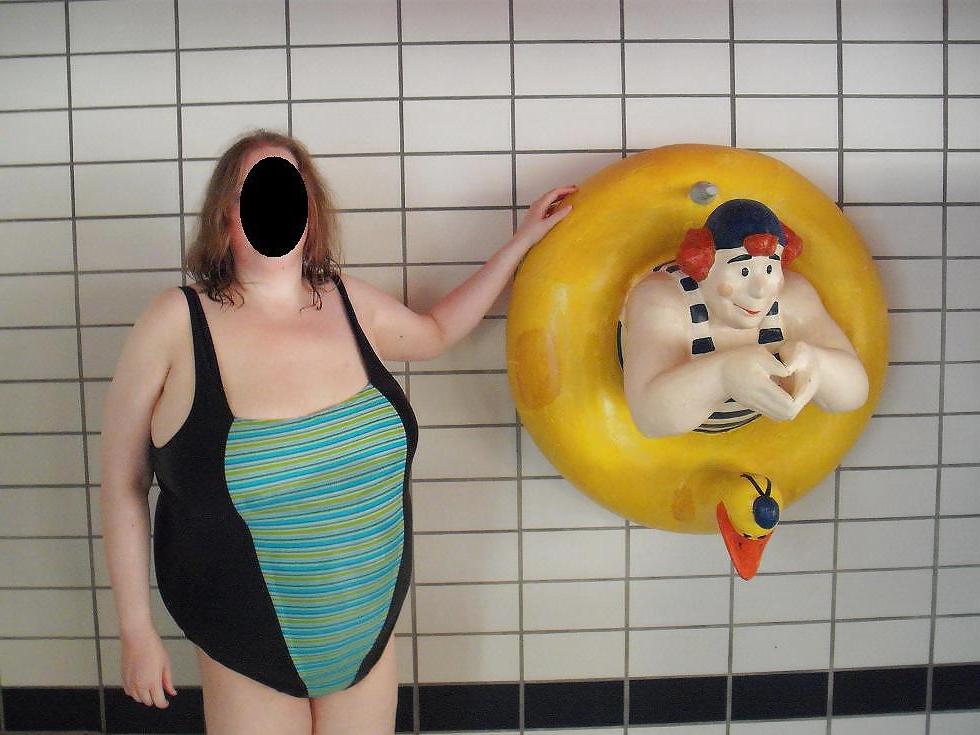 25P My wife in swimsuit 