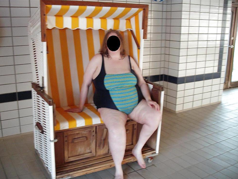 25P My wife in swimsuit 