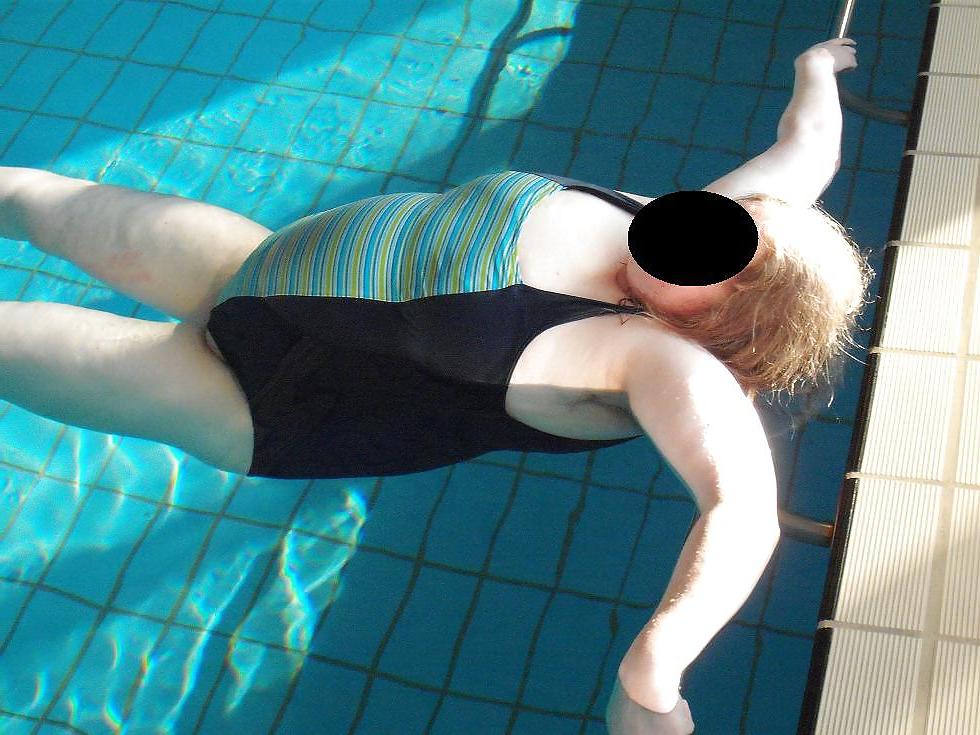 25P My wife in swimsuit 