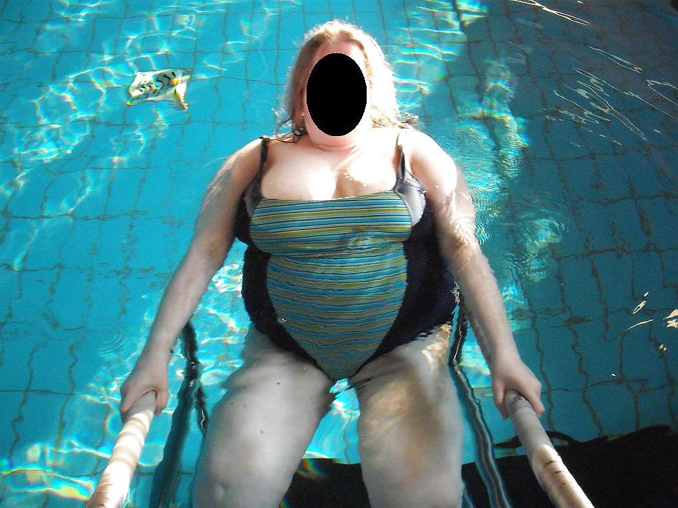 25P My wife in swimsuit 