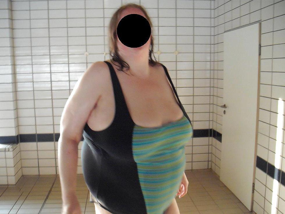 25P My wife in swimsuit 