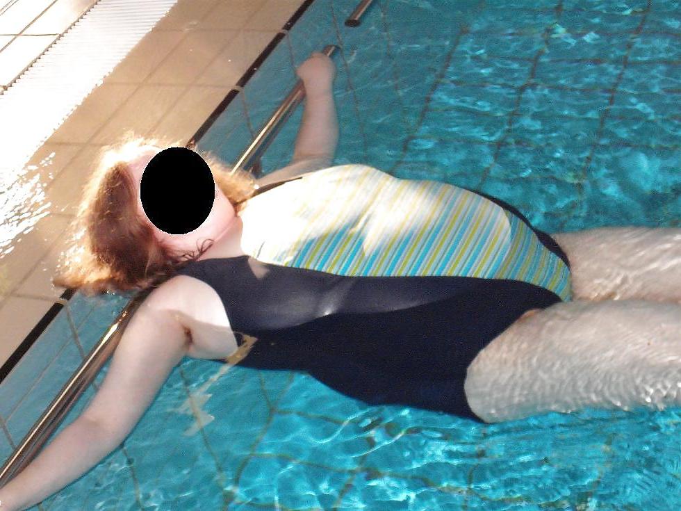 25P My wife in swimsuit 