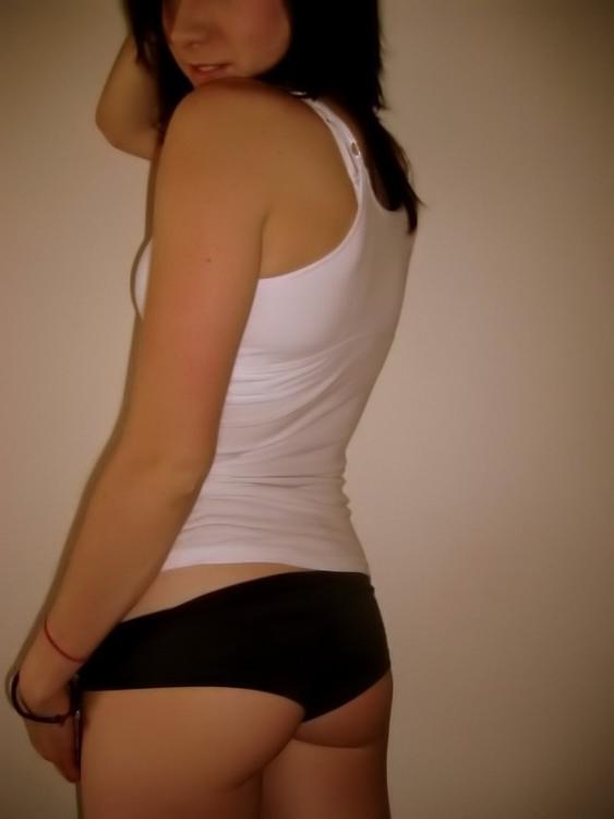 15P Gorgeous nude drunk girls posing on camera