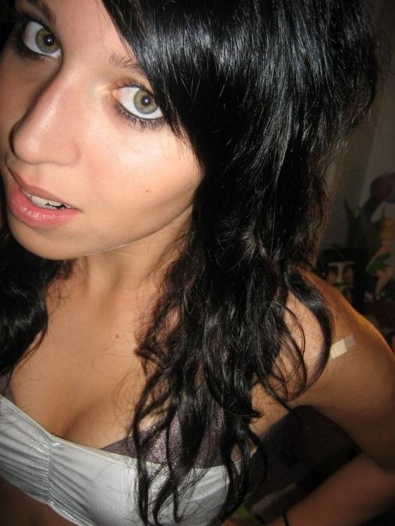 15P Gorgeous nude drunk girls posing on camera