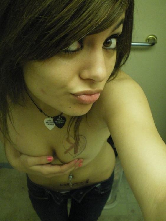 15P Gorgeous nude drunk girls posing on camera