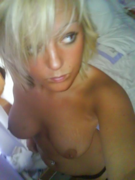 15P Gorgeous nude drunk girls posing on camera