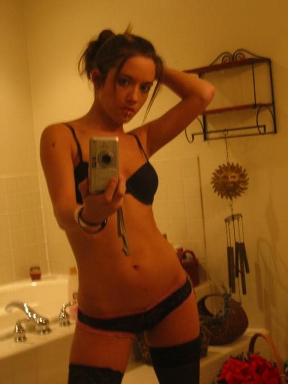 15P Gorgeous nude drunk girls posing on camera