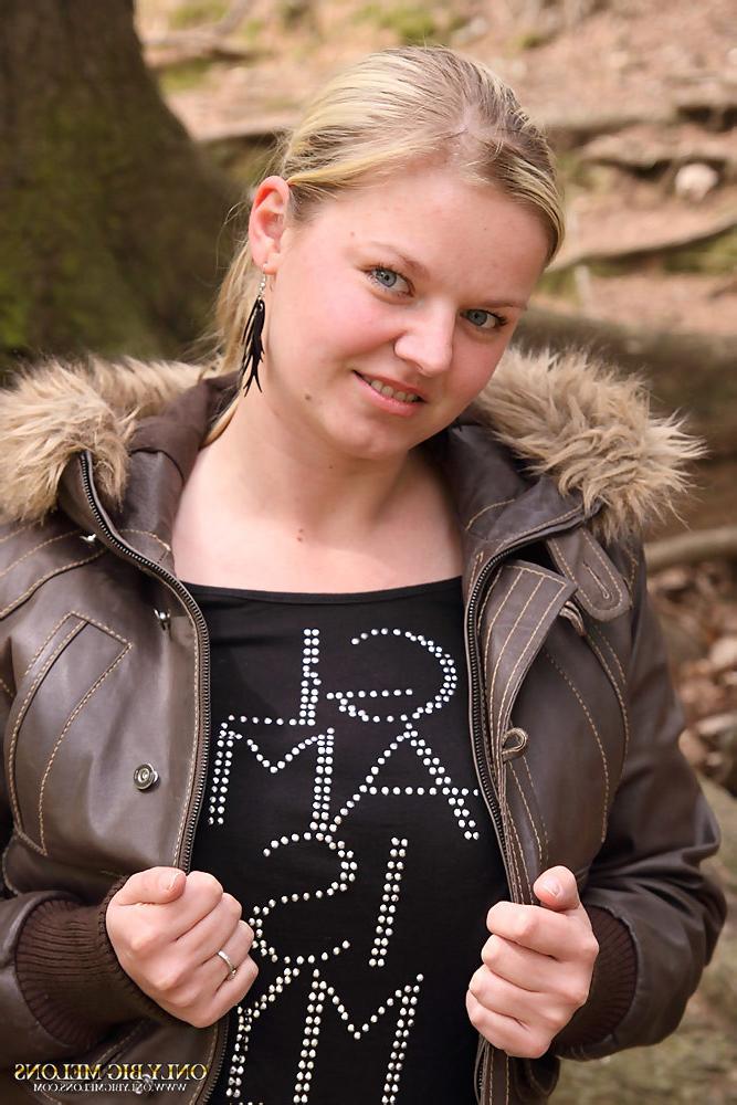 15P Sima strips to show off her melons and curvy body in a forest