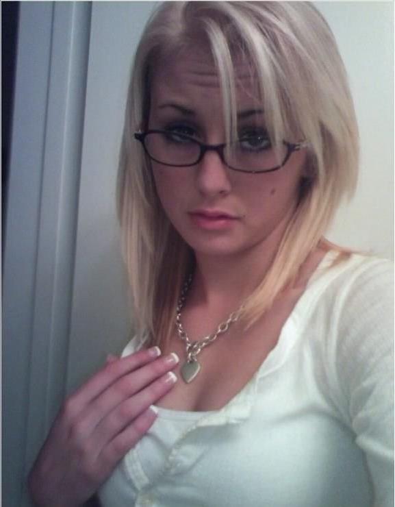 15P Gorgeous nude drunk girls posing on camera