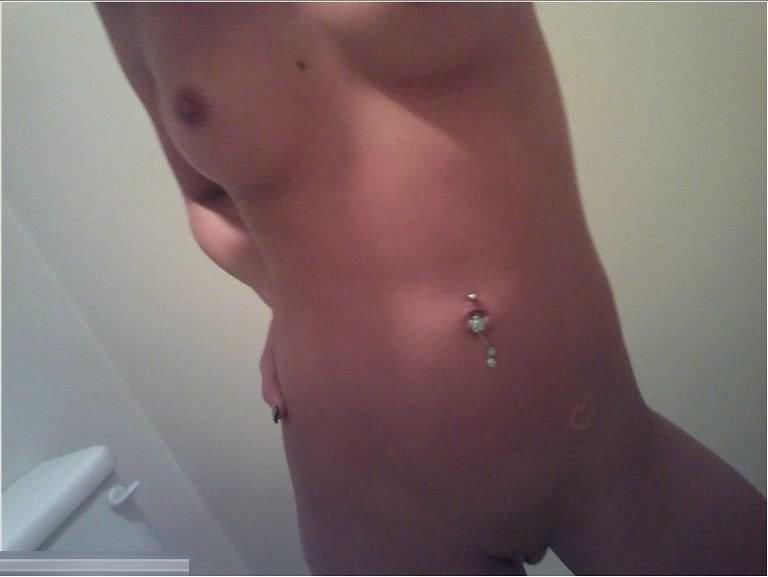 15P Gorgeous nude drunk girls posing on camera