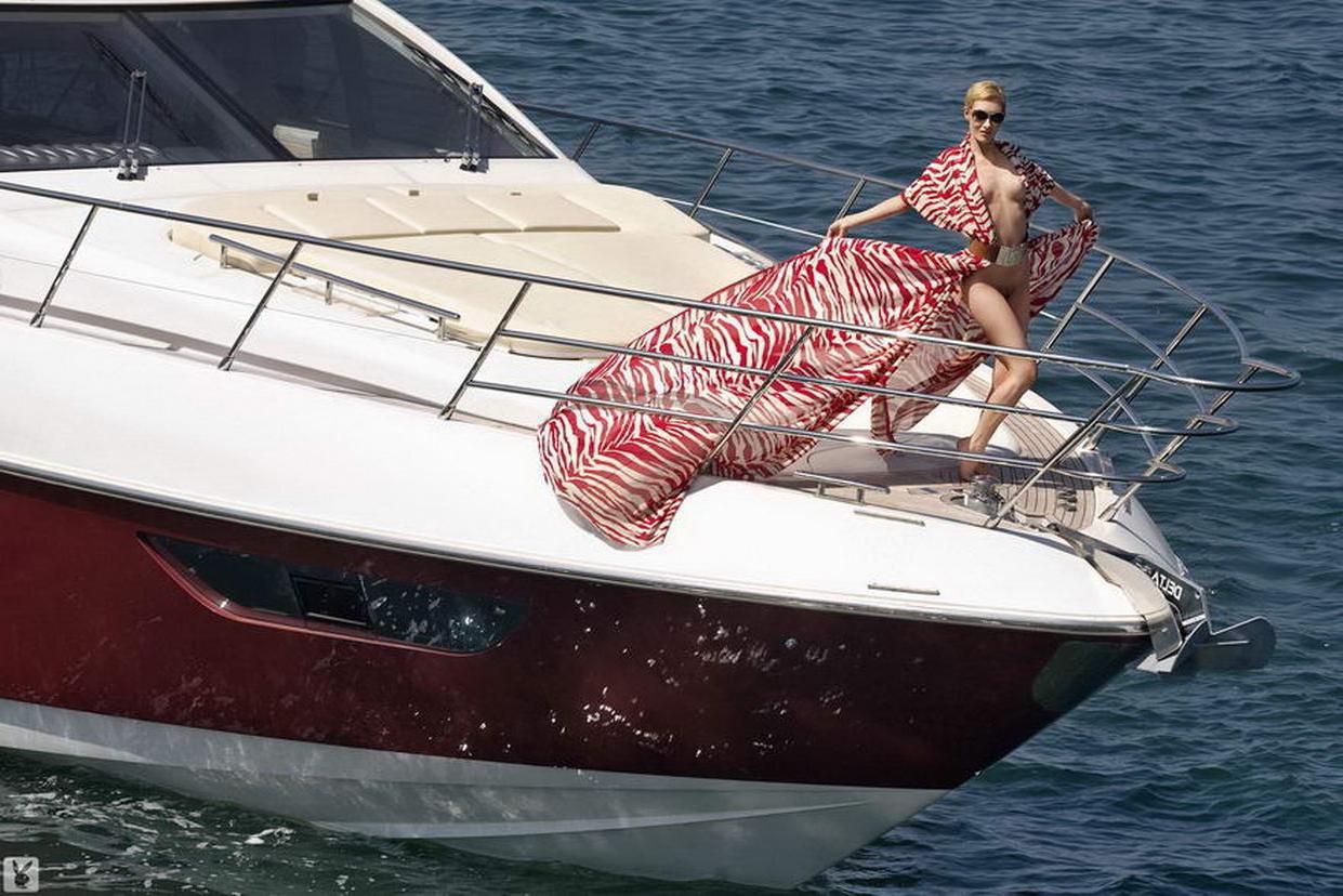 11P Hot blonde eurobabe gets naked on the boat